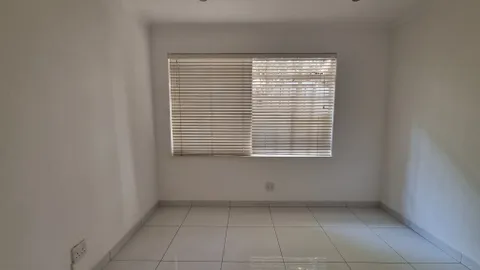 4 Ashwold Rd - Orchid Room - 38m² (31)